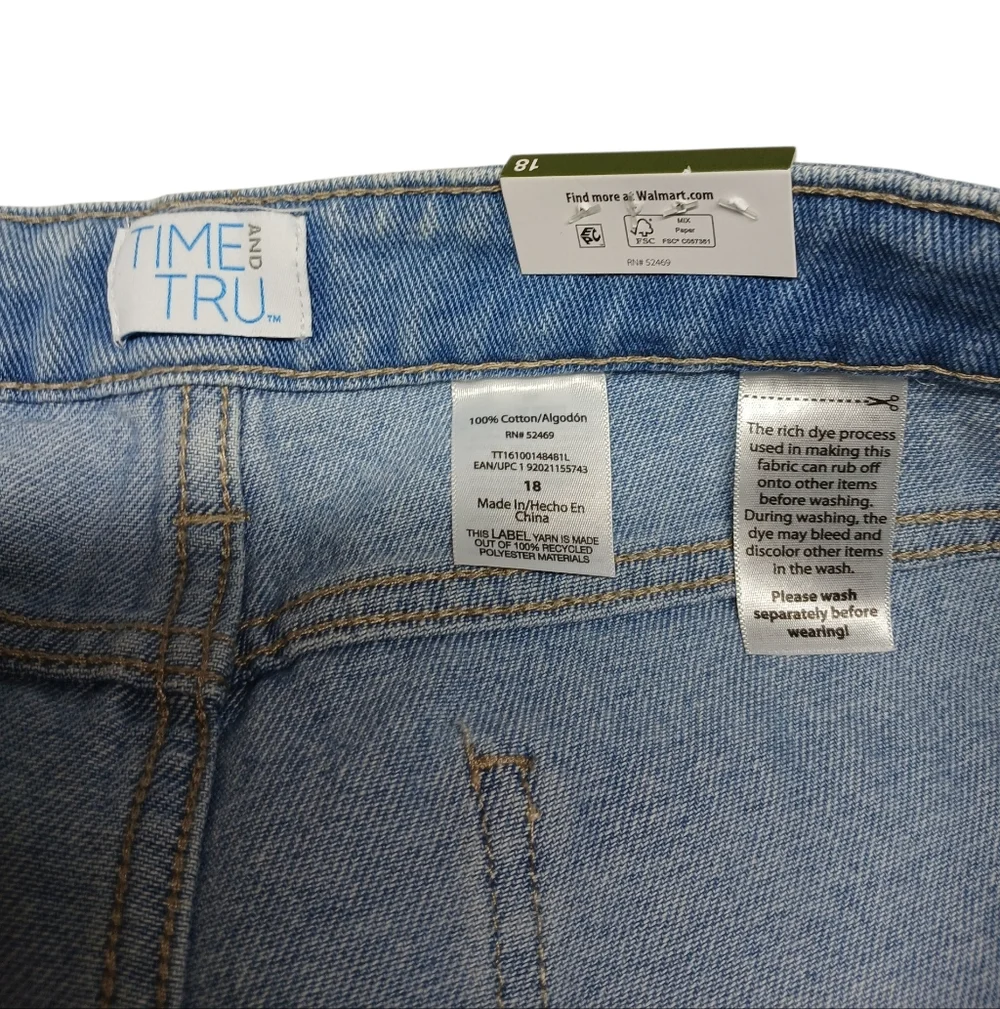 Time and Tru Denim Shorts Women Size 18 Light Wash Frayed Hem NWT - Picture 2 of 7